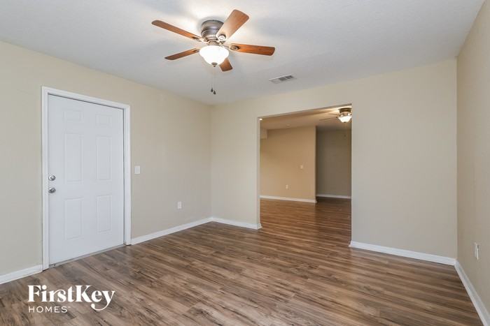 911 Crestview Dr - Photo 3 of 16