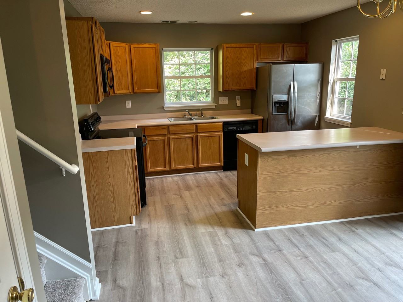 7717 Petrea Ln - Photo 3 of 34