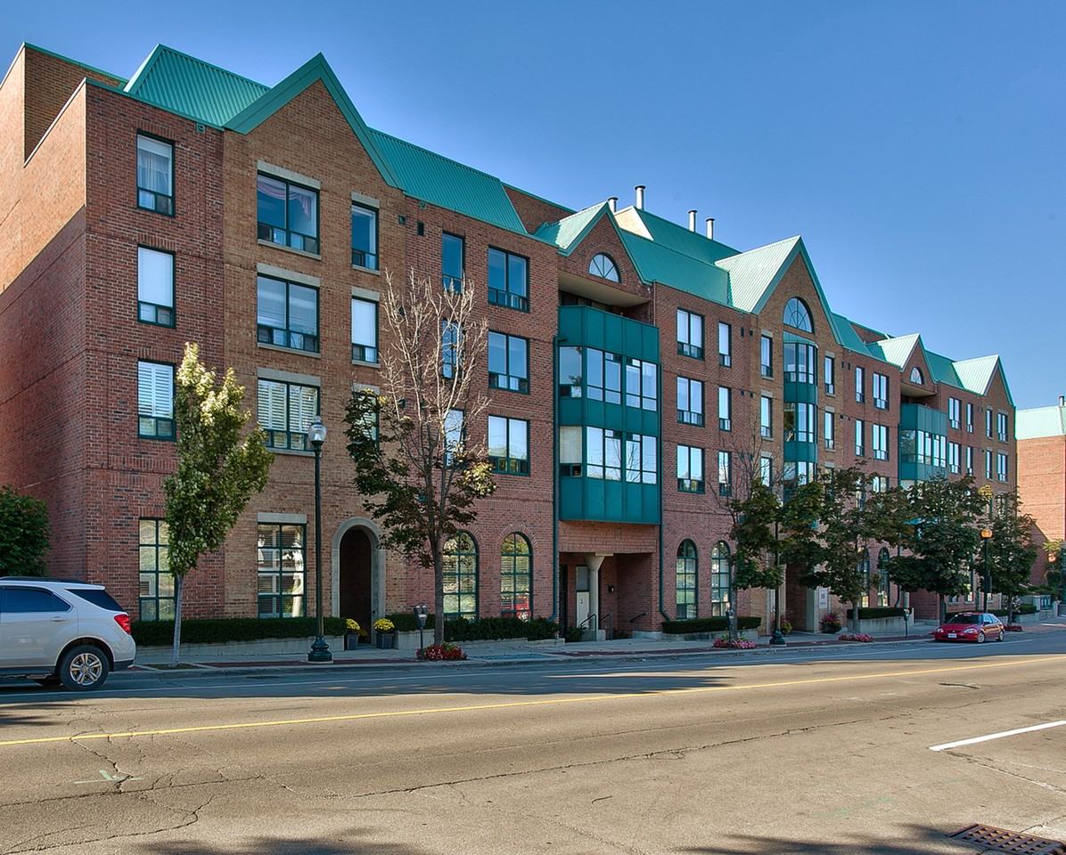 185 Robinson Street #212