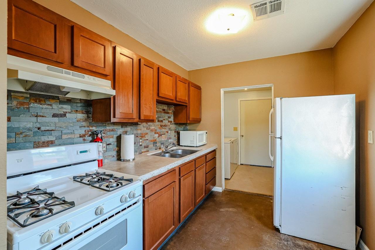 N 25th St - Photo 2 of 6