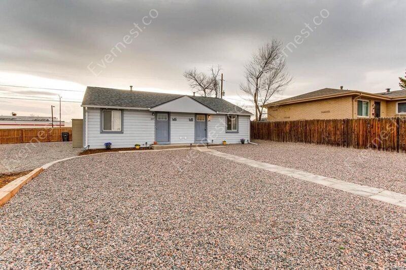 241 S Hazel Ct - Photo 2 of 7