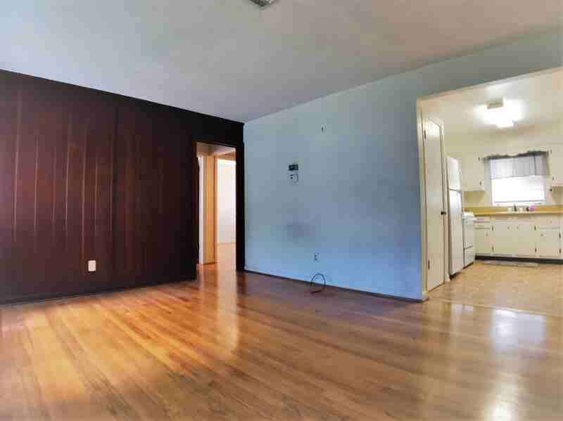 1261 Richmond Rd - Photo 3 of 15