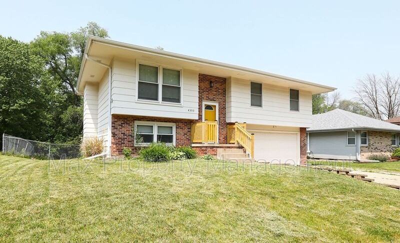 4300 54th St - Photo 3 of 29