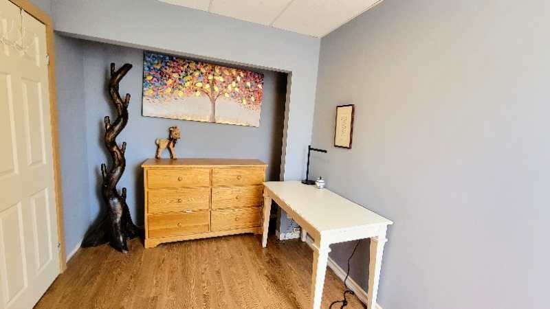 28 Mississaga Street East - Photo 3 of 9