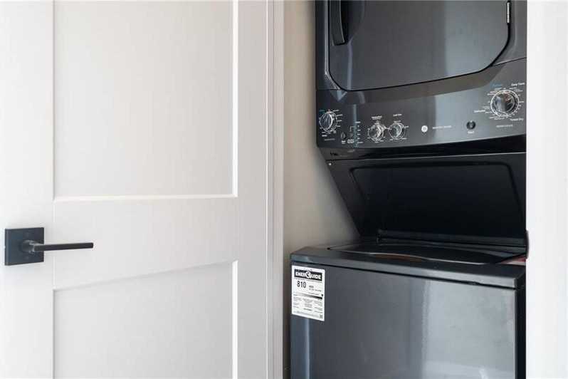 86 Wellington St S #1B - Photo 3 of 24