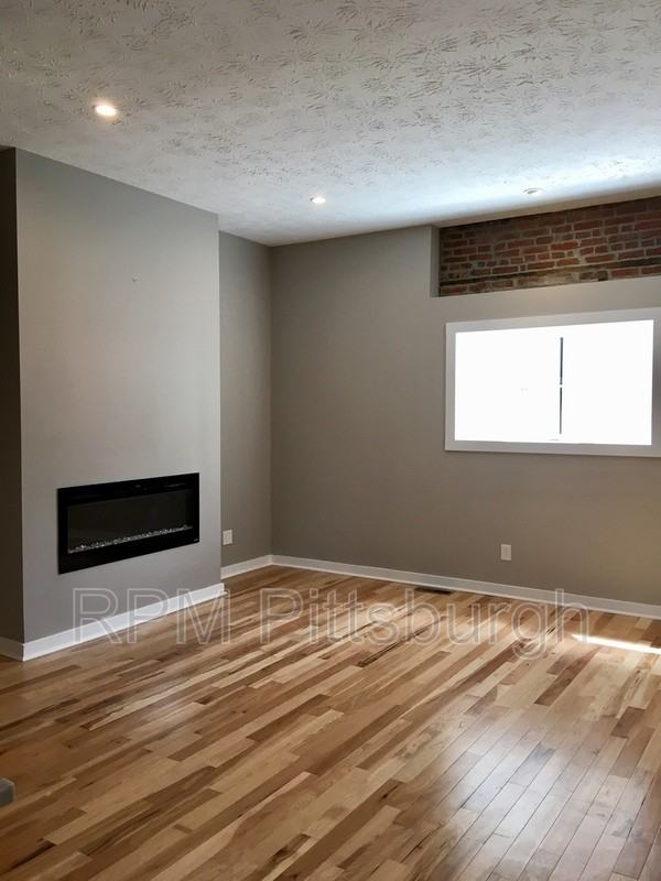 3826 Howley St - Photo 2 of 25