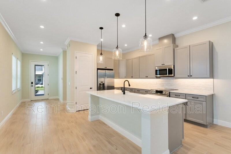 8828 Sperry St - Photo 2 of 30