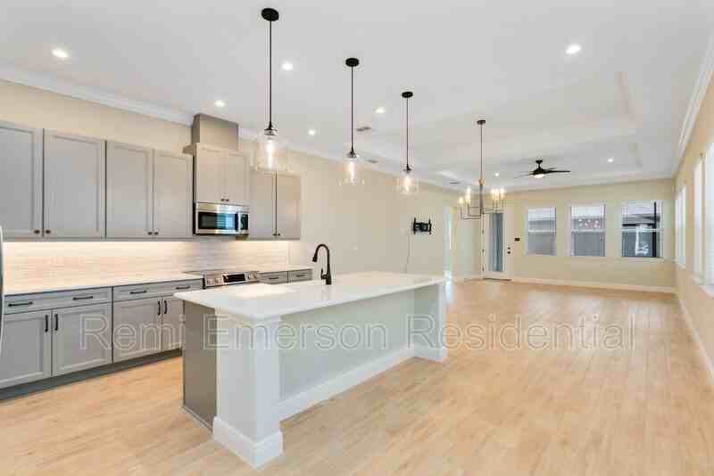 8828 Sperry St - Photo 3 of 30