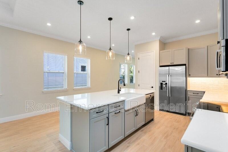 8828 Sperry St - Photo 4 of 30