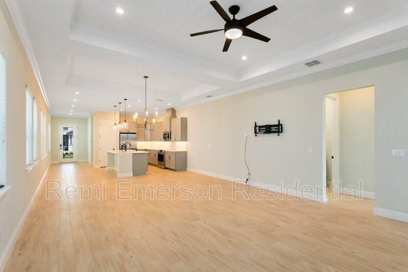 8828 Sperry St - Photo 6 of 30