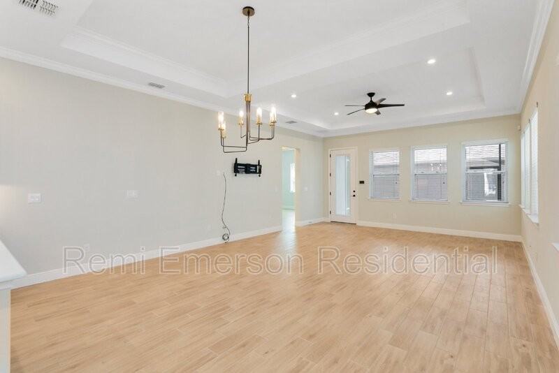 8828 Sperry St - Photo 7 of 30