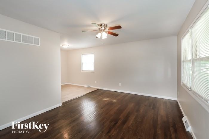 5000 Ne 56th Pl - Photo 3 of 16