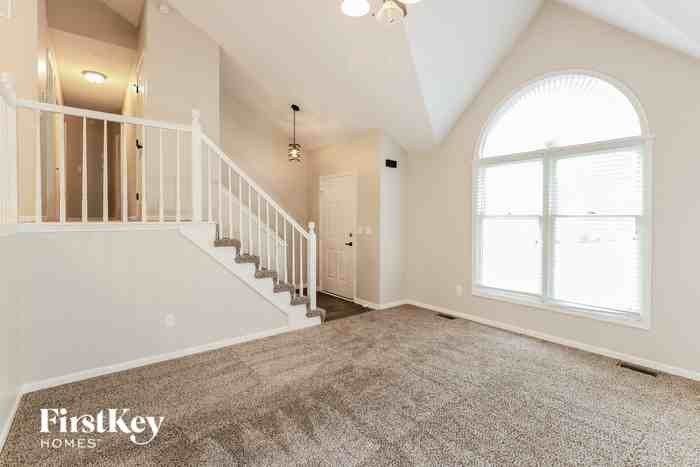 9818 Nw 87th Ter - Photo 3 of 16