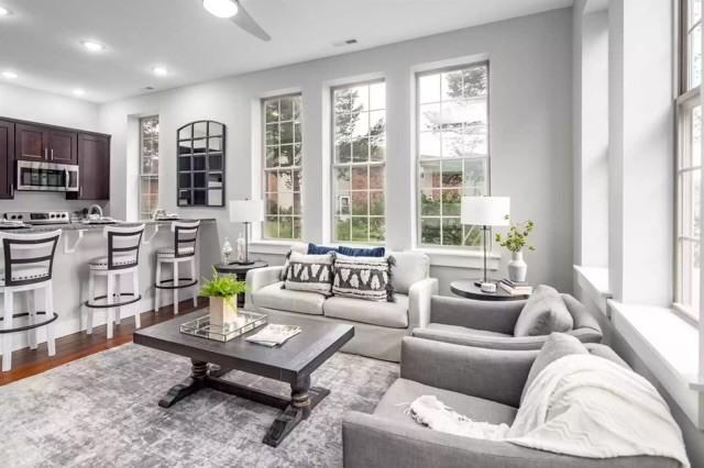 1033 Keenan Ct #11B - Photo 2 of 12