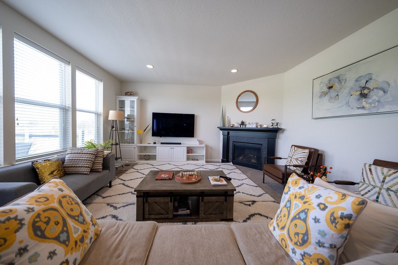 5595 Queensland Ln N #1 - Photo 7 of 43