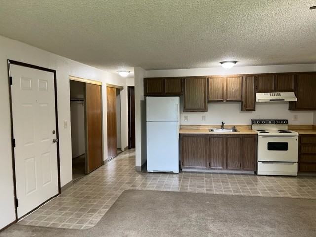1345 Ne Hogan Pl #1345 - Photo 3 of 18