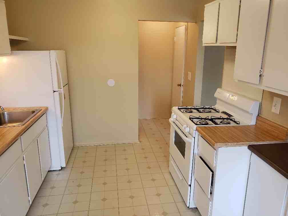 24953 Mayfair St #24953 - Photo 5 of 9