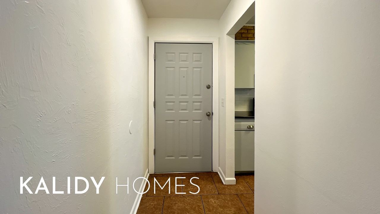 2825 Sw 76th St #1 - Photo 5 of 32