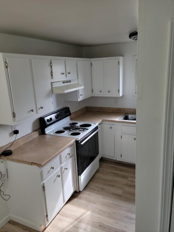 2213 Lathrop St - Photo 3 of 18