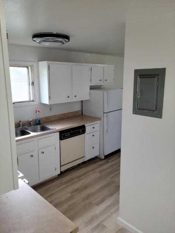 2213 Lathrop St - Photo 4 of 18