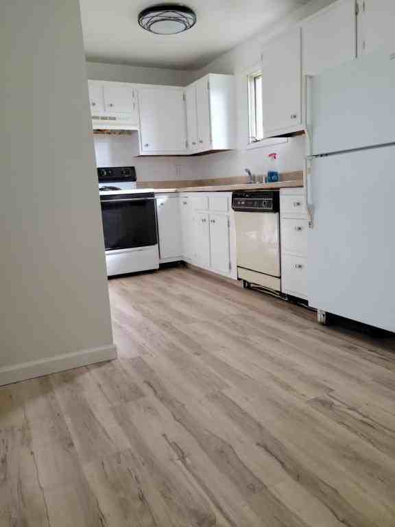 2213 Lathrop St - Photo 6 of 18