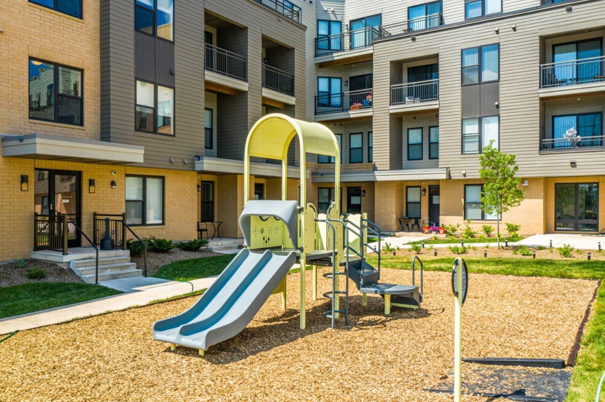 Tailor Place - Photo 7 of 39