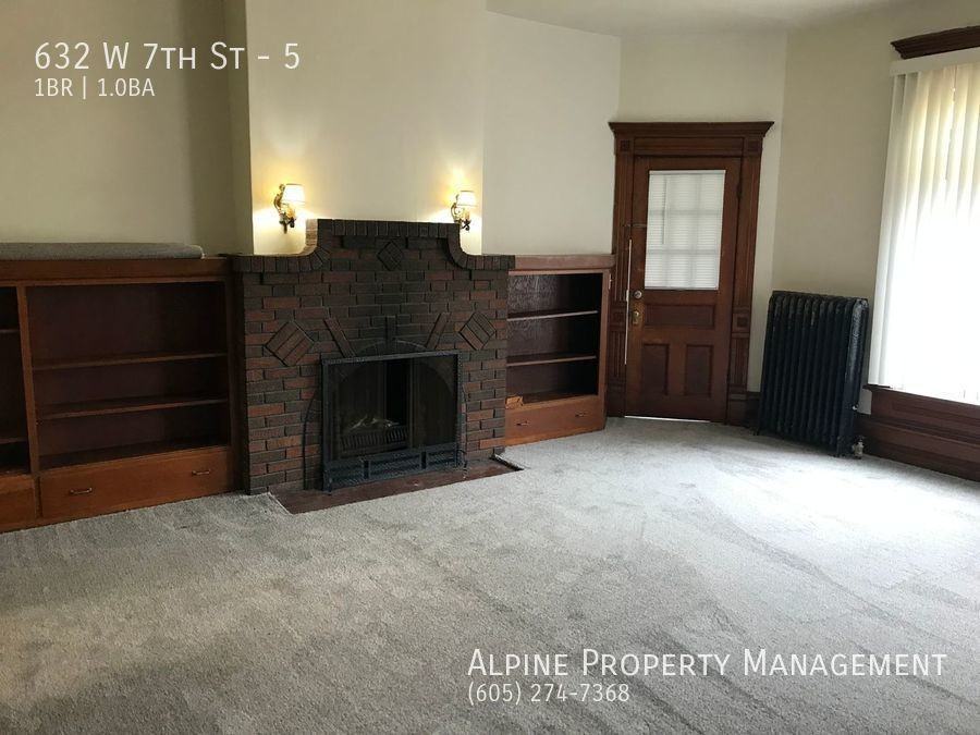 632 W 7th St #5 - Photo 2 of 17