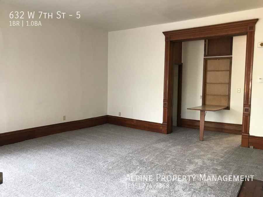 632 W 7th St #5 - Photo 3 of 17