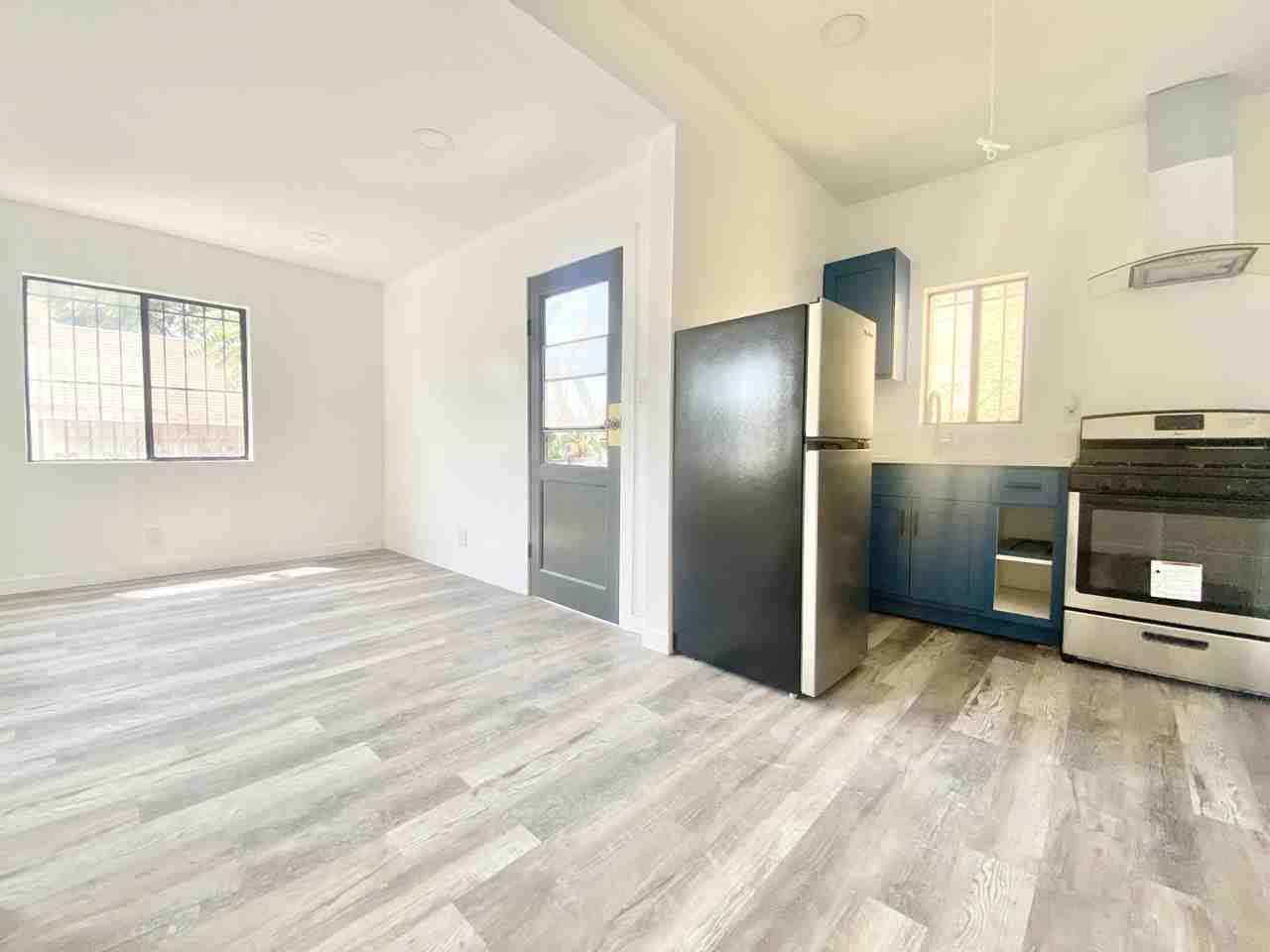 2826 1/2 Darwin Ave - Photo 2 of 7