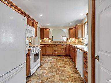 248 Cortland Ave #NA - Photo 3 of 8