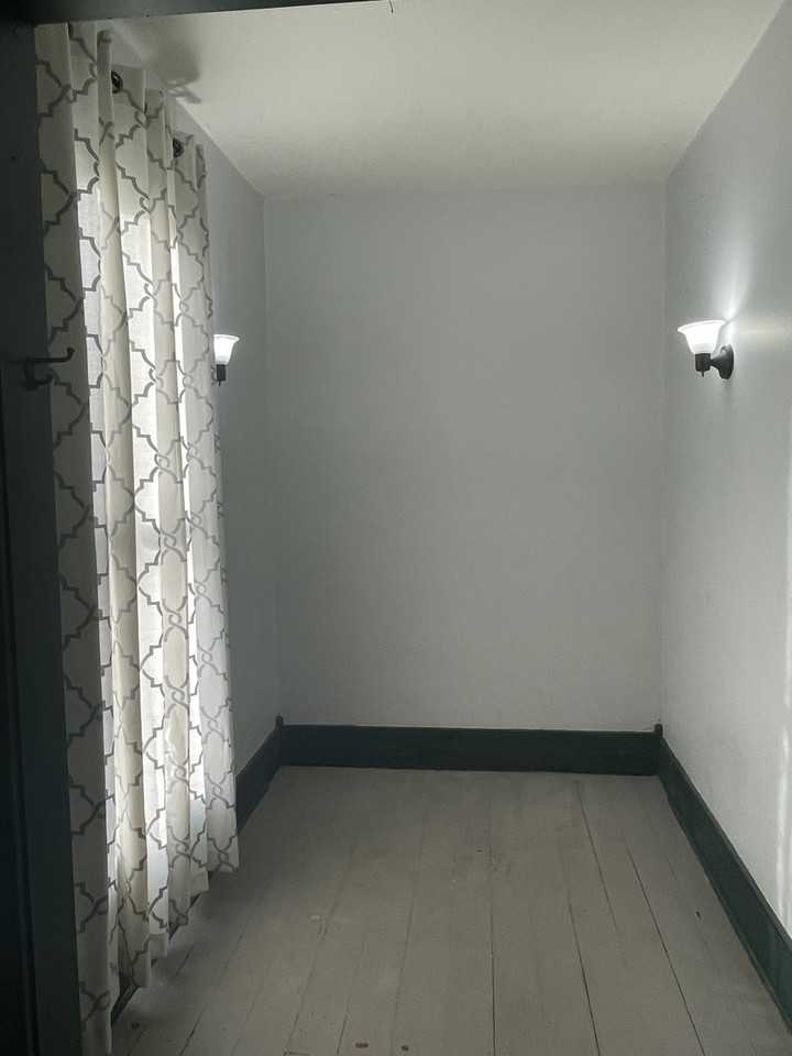 121 N Springfield St - Photo 2 of 12