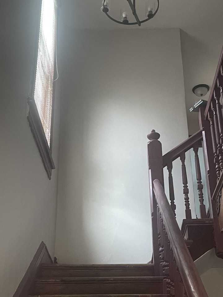 121 N Springfield St - Photo 3 of 12