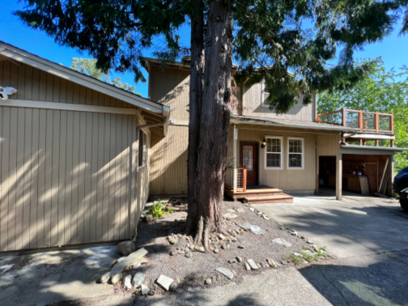 765 Se Roberts Ave - Photo 2 of 36