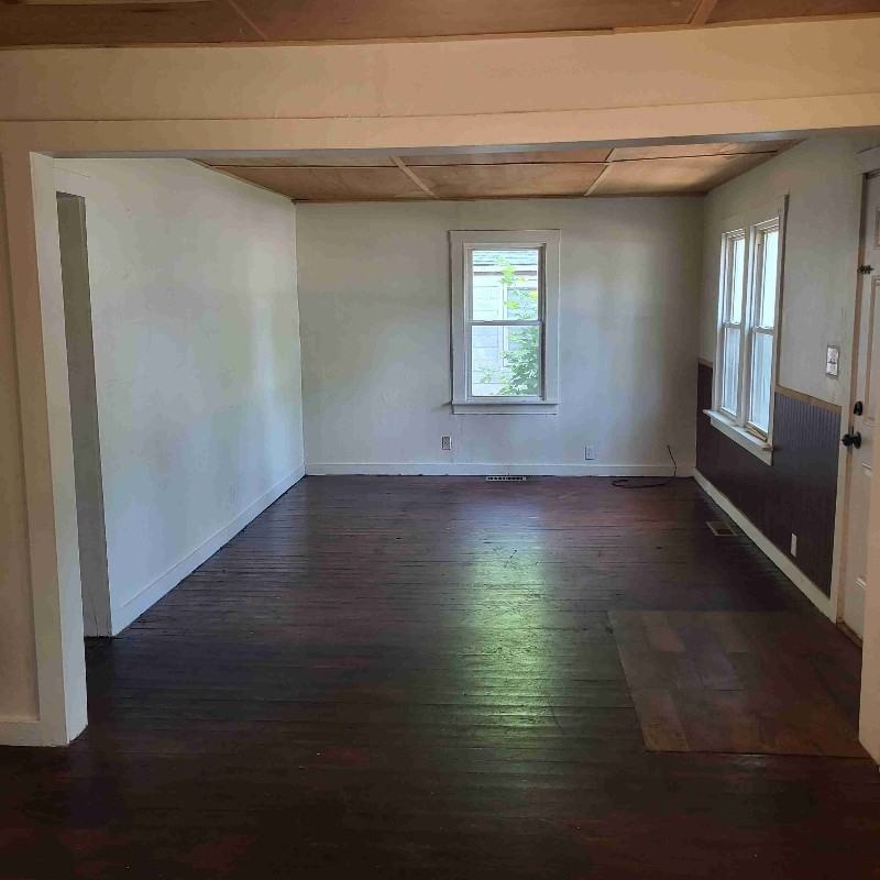 2176 Laurel Dr - Photo 2 of 12