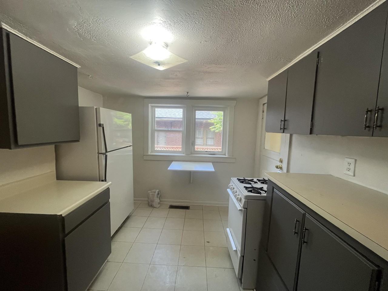 921 E Princeton Ave #921 - Photo 5 of 16