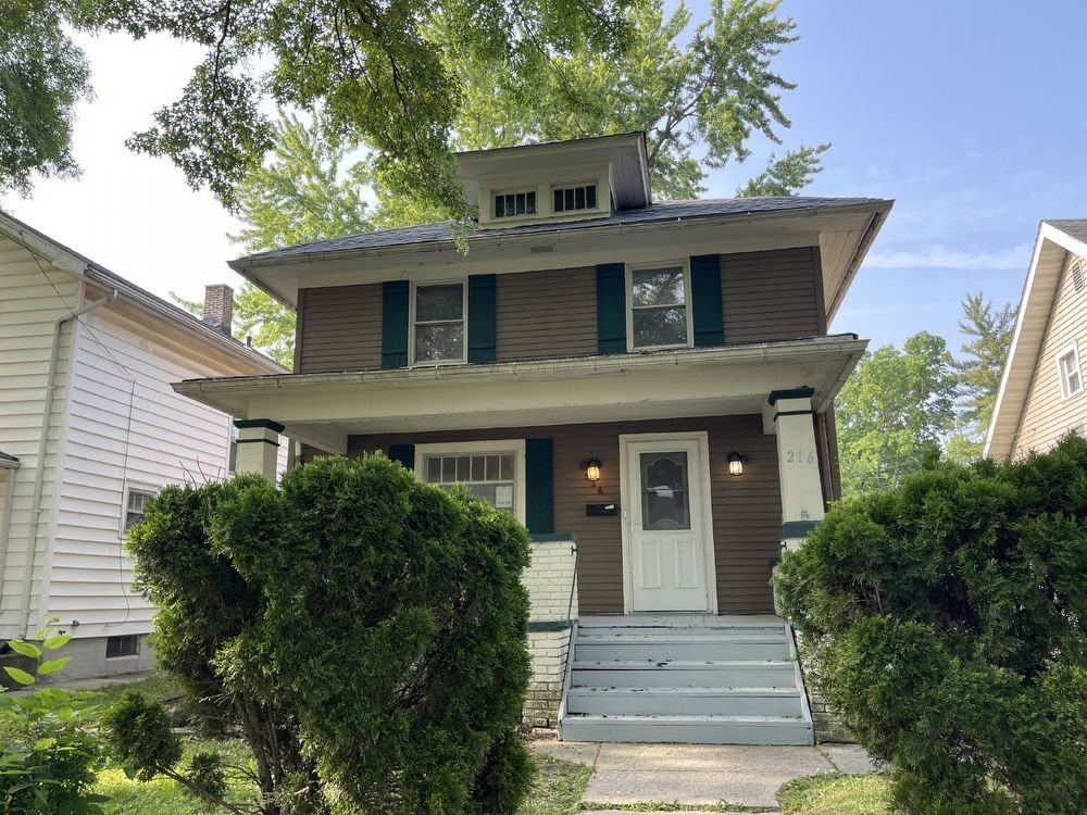 216 Lexington Ct - Photo 2 of 23