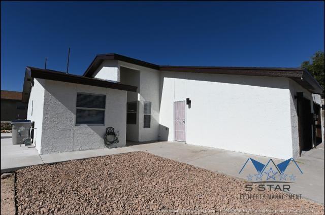 1717 Lomaland Dr - Photo 3 of 41