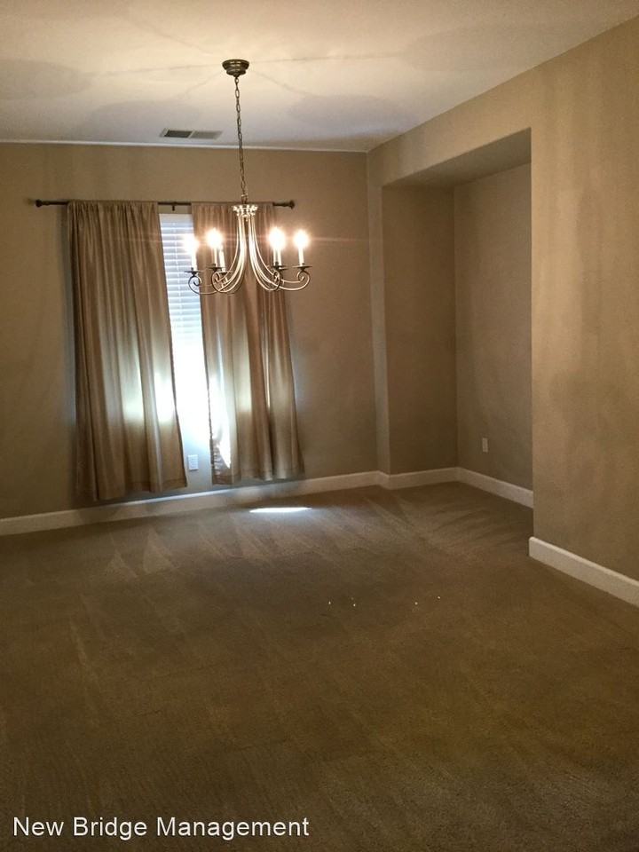 1523 Phlox Dr - Photo 2 of 24