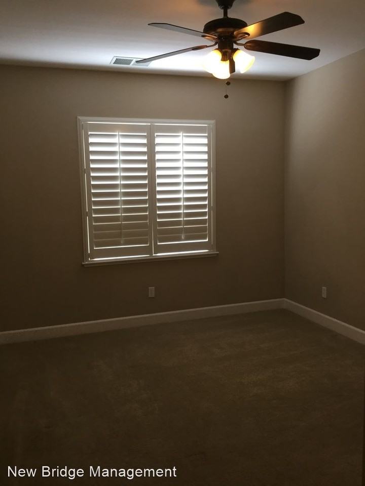 1523 Phlox Dr - Photo 3 of 24