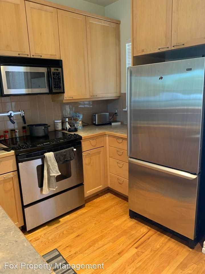 1805 23rd St - Photo 2 of 12