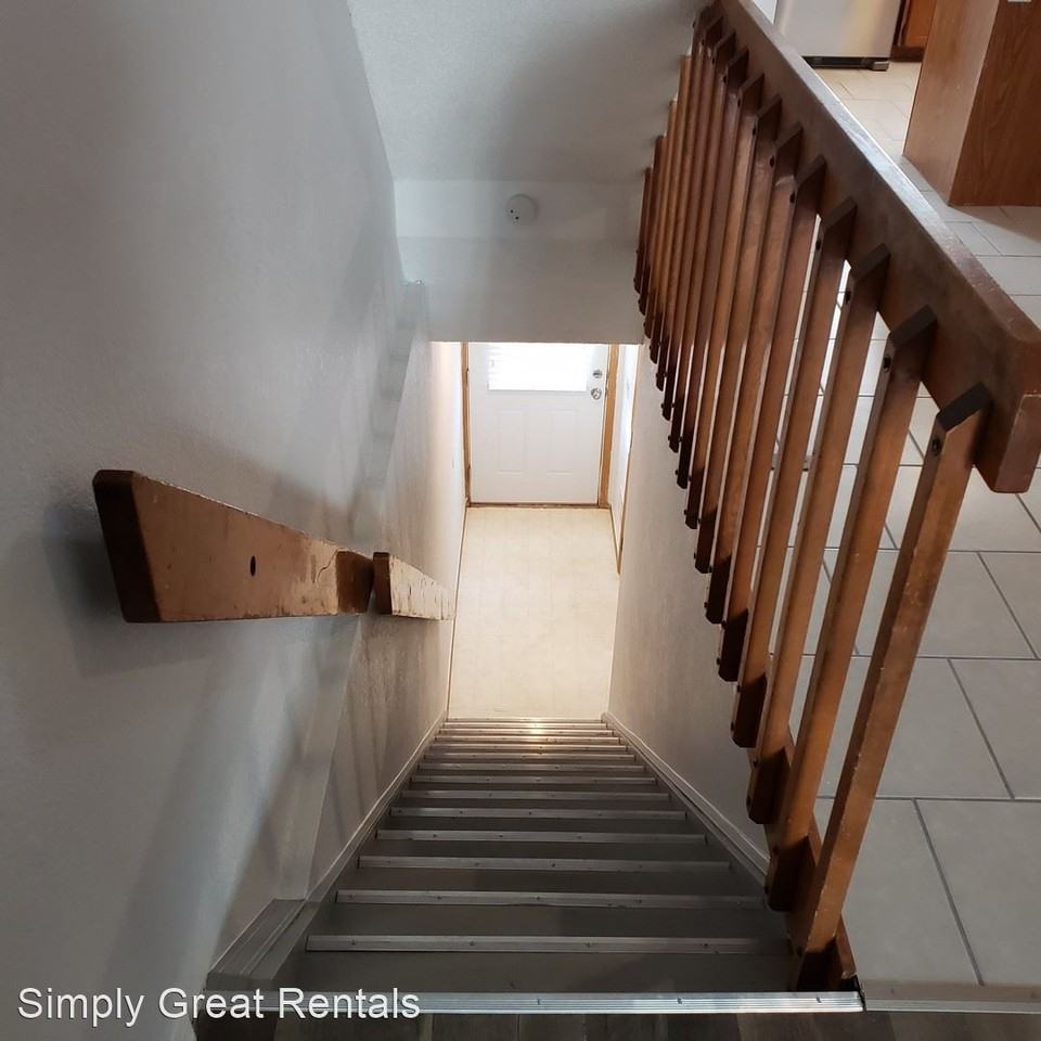 960 S Paris Ct - Photo 3 of 24