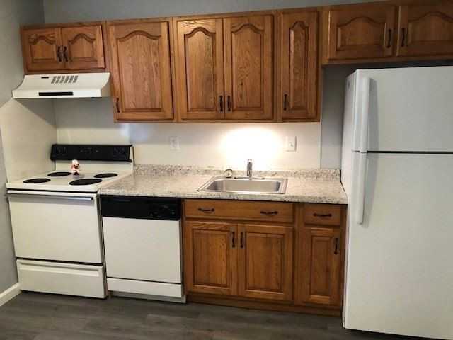 1751 Baron Dr - Photo 2 of 10