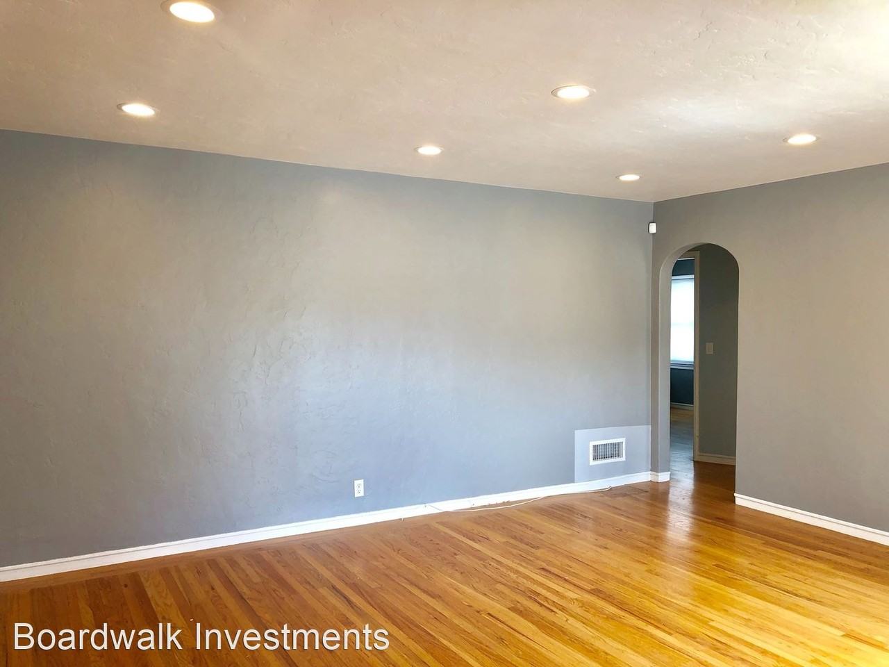 862 Green Ave - Photo 3 of 15