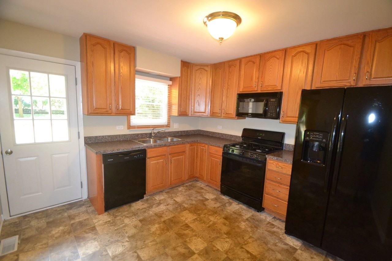 18 Grant Ave - Photo 3 of 7