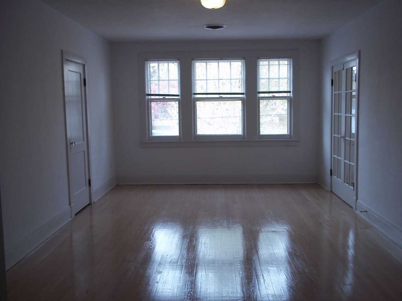 307 W 4th St #1 - Photo 3 of 16