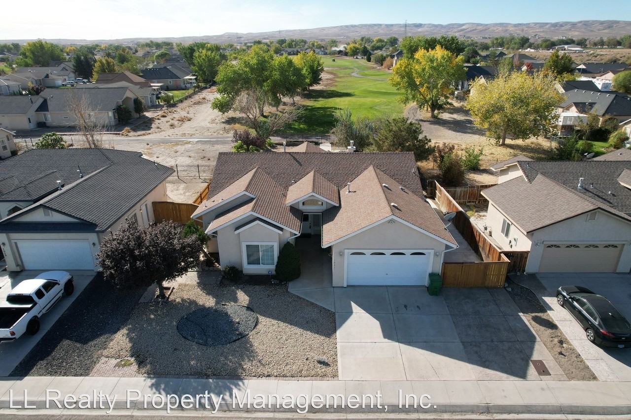 1021 Pepper Ln - Photo 2 of 34