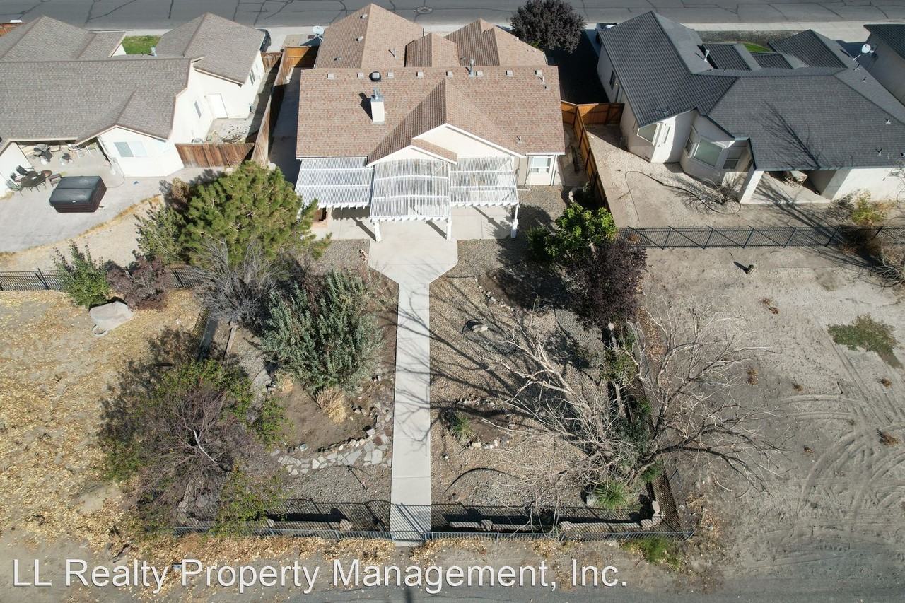 1021 Pepper Ln - Photo 3 of 34