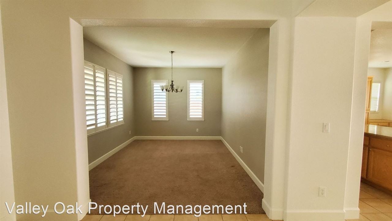 2328 Shire Way - Photo 3 of 14