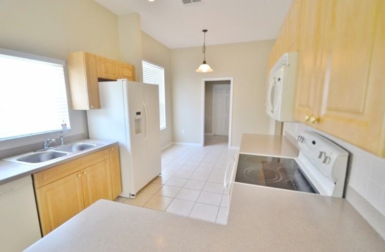 7802 Brisbane Ct - Photo 3 of 13