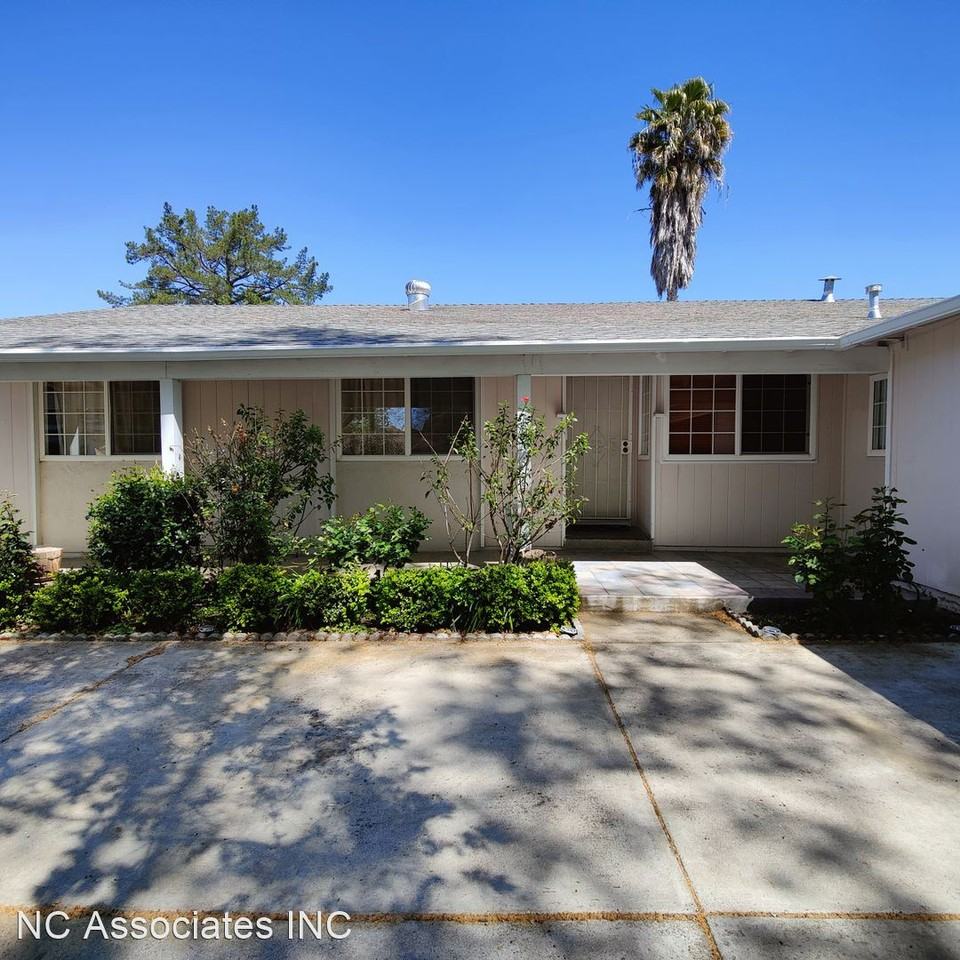 344 Conifer Ct - Photo 3 of 43